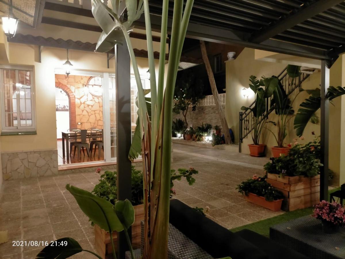 Casa Flores Del Mediterraneo บาดาโลนา ภายนอก รูปภาพ