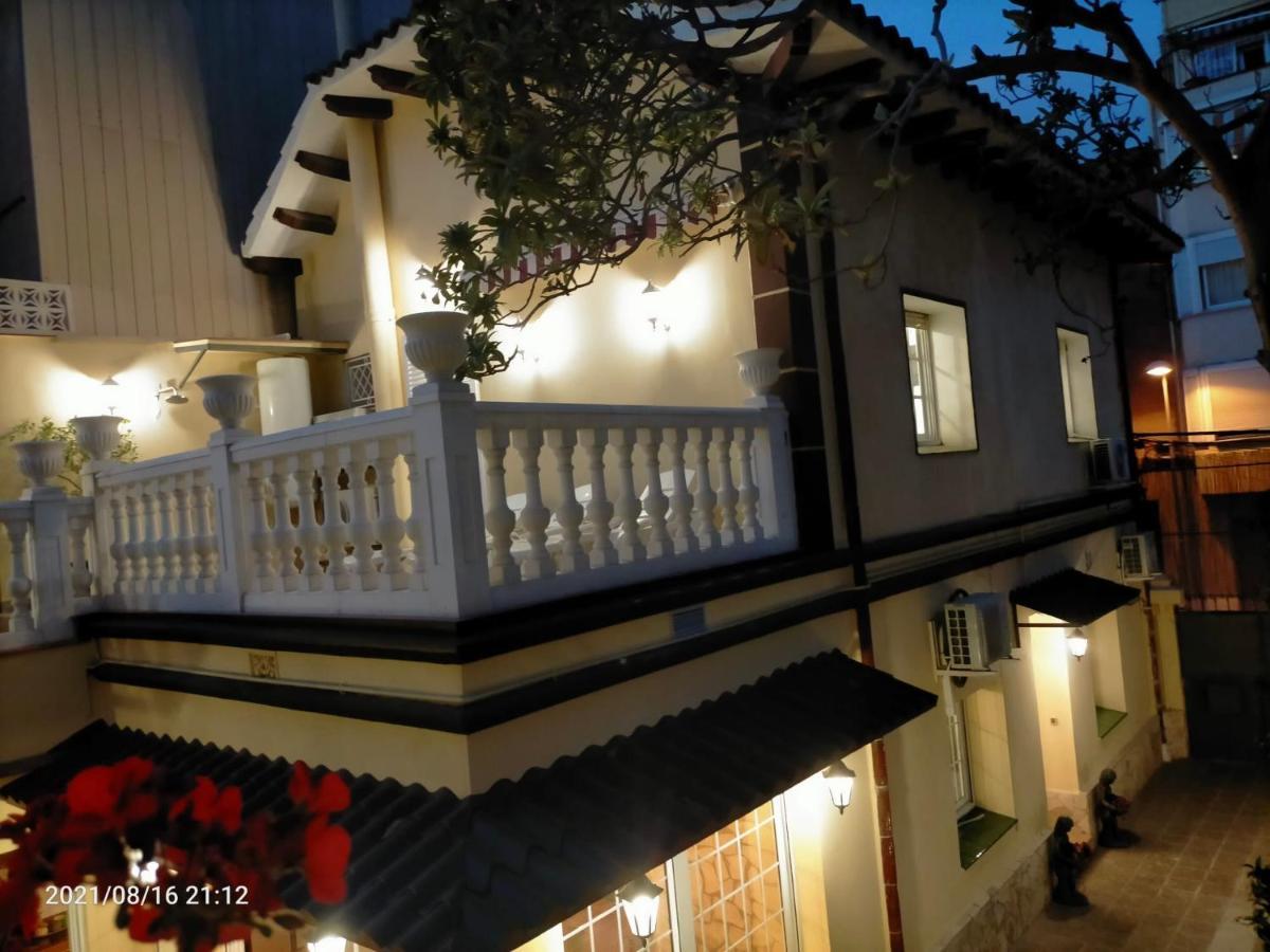 Casa Flores Del Mediterraneo บาดาโลนา ภายนอก รูปภาพ